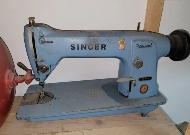 machine-a-coudre-professionnelle-pfaff-singer-big-1