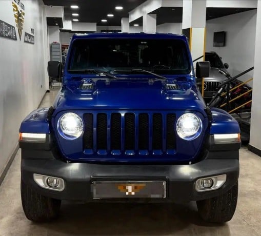 jeep-wrangler-sahara-2019-big-1